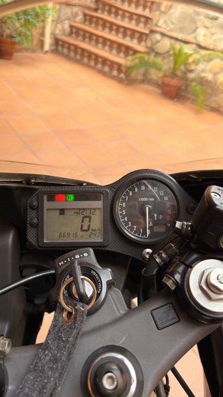 Honda CBR 600 F4i Negra