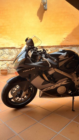 Honda CBR 600 F4i Negra