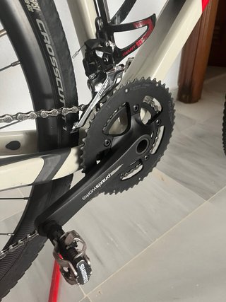 Giant Revolt Advanced 2 Gravel Bike
