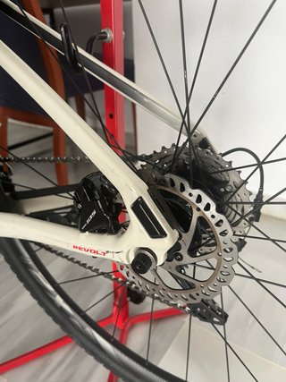 Giant Revolt Advanced 2 Gravel Bike