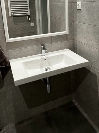 Lavabo Roca flotante porcelana blanco