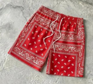 Pantalones cortos rojos con bandana
