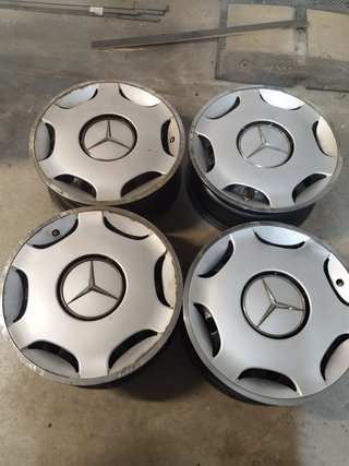 Llantas Mercedes 15 con tapacubos y tornillería