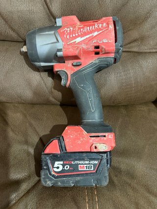 Llave de impacto Milwaukee FUEL M18