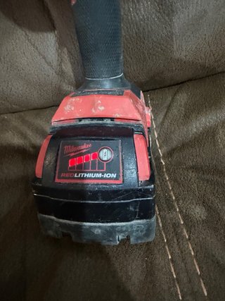 Llave de impacto Milwaukee FUEL M18
