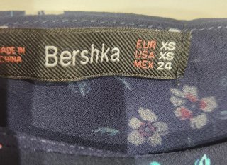 Top floral Bershka negro multicolor XS