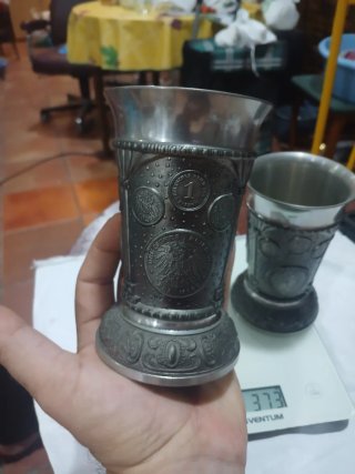 2 Calici in peltro con monete tedesche