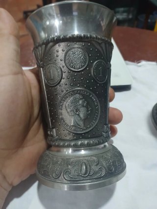 2 Calici in peltro con monete tedesche