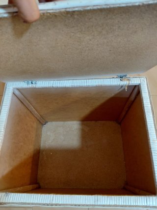 Baúl de mimbre blanco