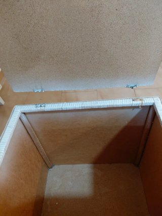 Baúl de mimbre blanco