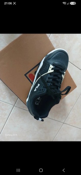 Scarpe Fila nere e bianche