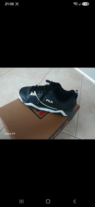 Scarpe Fila nere e bianche
