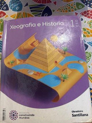 Libros de 1 de ESO del colegio Santiago Apóstol