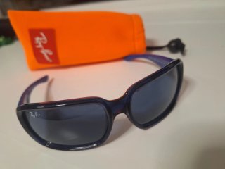 Gafas de sol Ray-Ban azules para niños