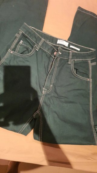 Pantalón vaquero Bershka verde