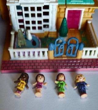 Casa Polly Pocket Light Up Hotel Bluebird 1994