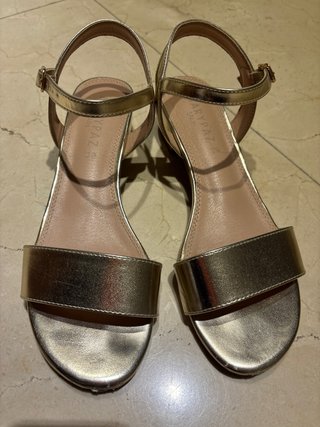 Sandalias MaryPaz doradas talla 38
