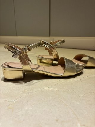 Sandalias MaryPaz doradas talla 38