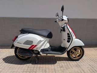Vespa GTS 300 Racing Sixties Blanca