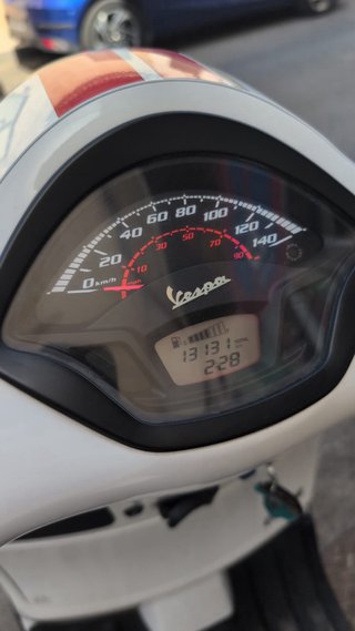 Vespa GTS 300 Racing Sixties Blanca