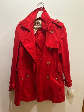 Gabardina Carolina Herrera Roja