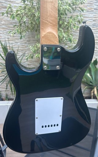 Guitarra Eléctrica Sonora Stratocaster Negra