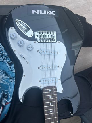 Guitarra Eléctrica Sonora Stratocaster Negra