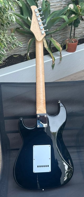 Guitarra Eléctrica Sonora Stratocaster Negra