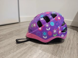 Casco bici niña morado flores