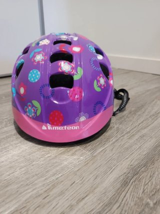 Casco bici niña morado flores