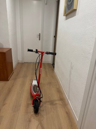 Patinete eléctrico Razor rojo