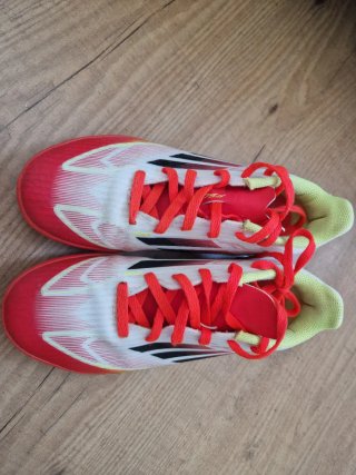 Botas de fútbol.TAÑLA 34