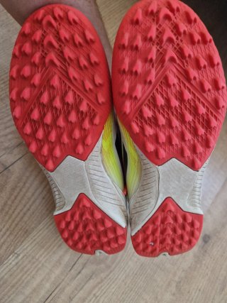 Botas de fútbol.TAÑLA 34