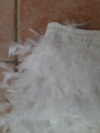 Falda de plumas blanca talla única