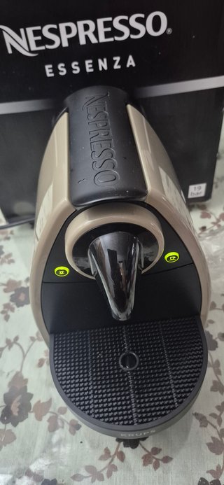 Cafetera Nespresso Krups Essenza Arena automatica.