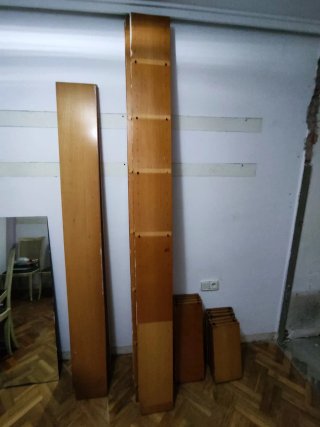 Estantería y baldas de madera