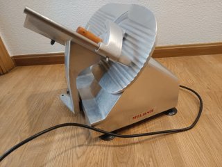 Cortadora de fiambre y embutido milano