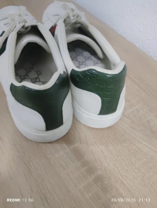Zapatillas Gucci Blancas con Rayas Verdes y Rojas