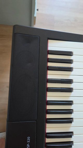 Piano Thomann SP-320 con banqueta