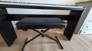 Piano Thomann SP-320 con banqueta