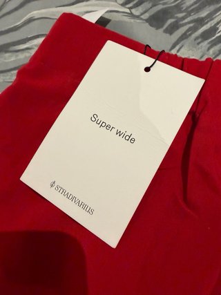 Pantalón palazzo rojo Stradivarius T.36