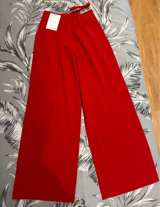 Pantalón palazzo rojo Stradivarius T.36