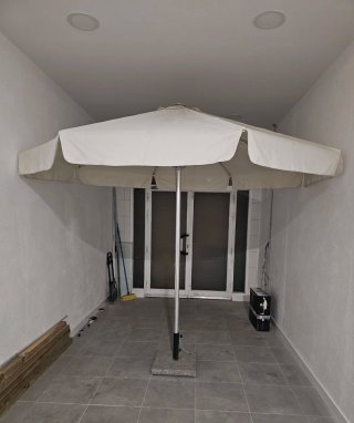 Parasol aluminio grande,con pie trasportable.