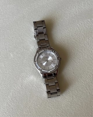 Reloj Viceroy plateado con detalles brillantes