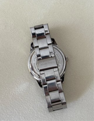 Reloj Viceroy plateado con detalles brillantes