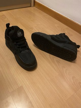Sneakers Louis Vuitton nere e argentate