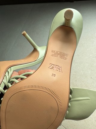 Sandalias Zara verde con lazo