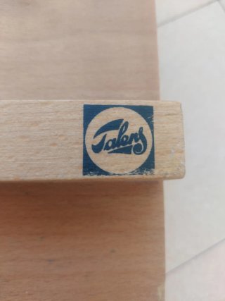 Maletín  madera para pintar y 31 tubos de óleo