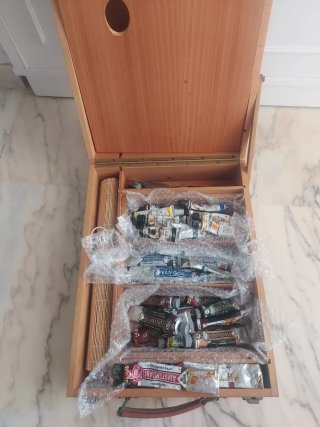 Maletín  madera para pintar y 31 tubos de óleo