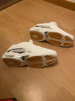 Nike Bambas Blancas y Plateadas